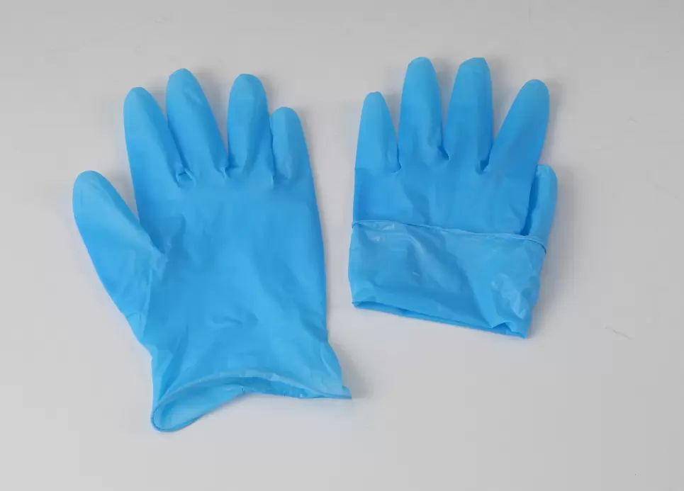 Одноразовая синяя перчатка из нитрил-виниловой синтетической смеси