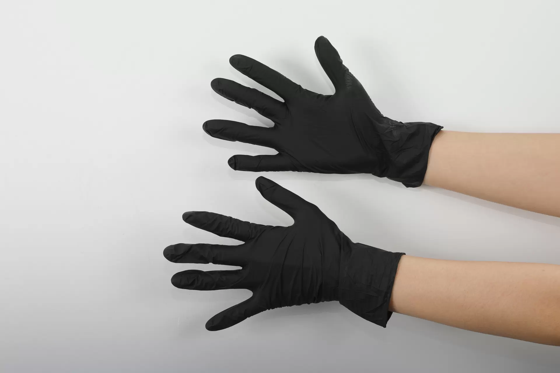 Одноразовые черные нитриловые перчатки для тяжелых условий эксплуатации