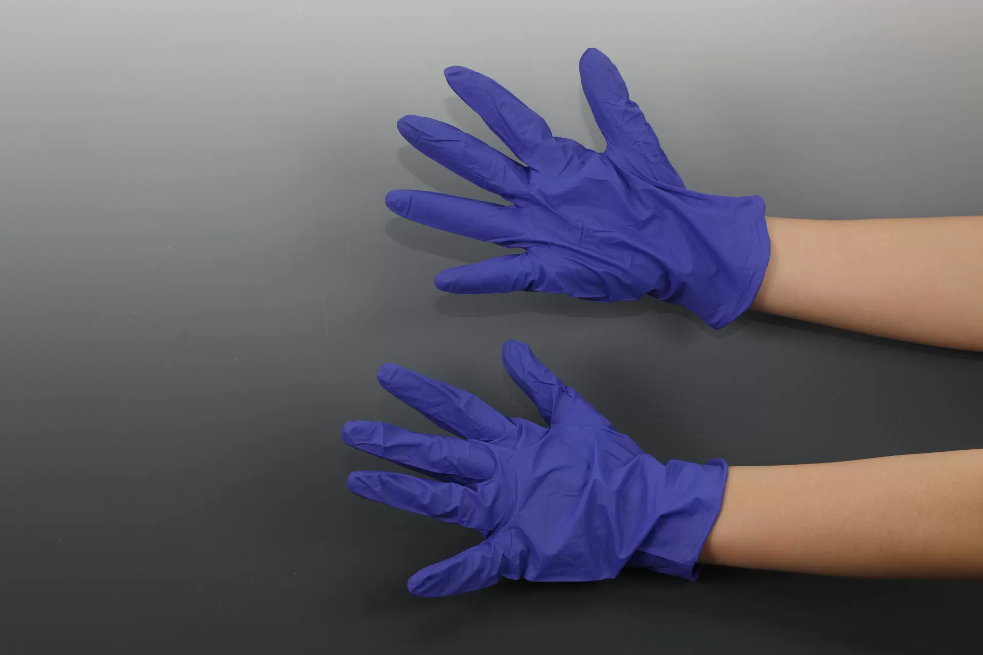Одноразовые кобальтово-синие нитриловые перчатки