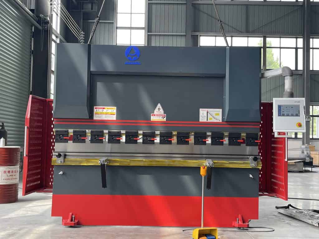 El papel indispensable de las máquinas dobladoras en la industria automotriz
