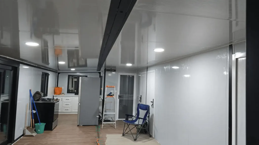 Plan d'aménagement d'une maison conteneur pliable