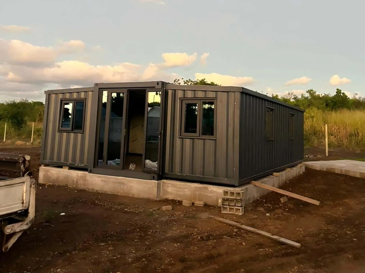 Conçue pour la saison des cyclones : notre projet de maison extensible sur mesure à parois d’acier à l’île Maurice