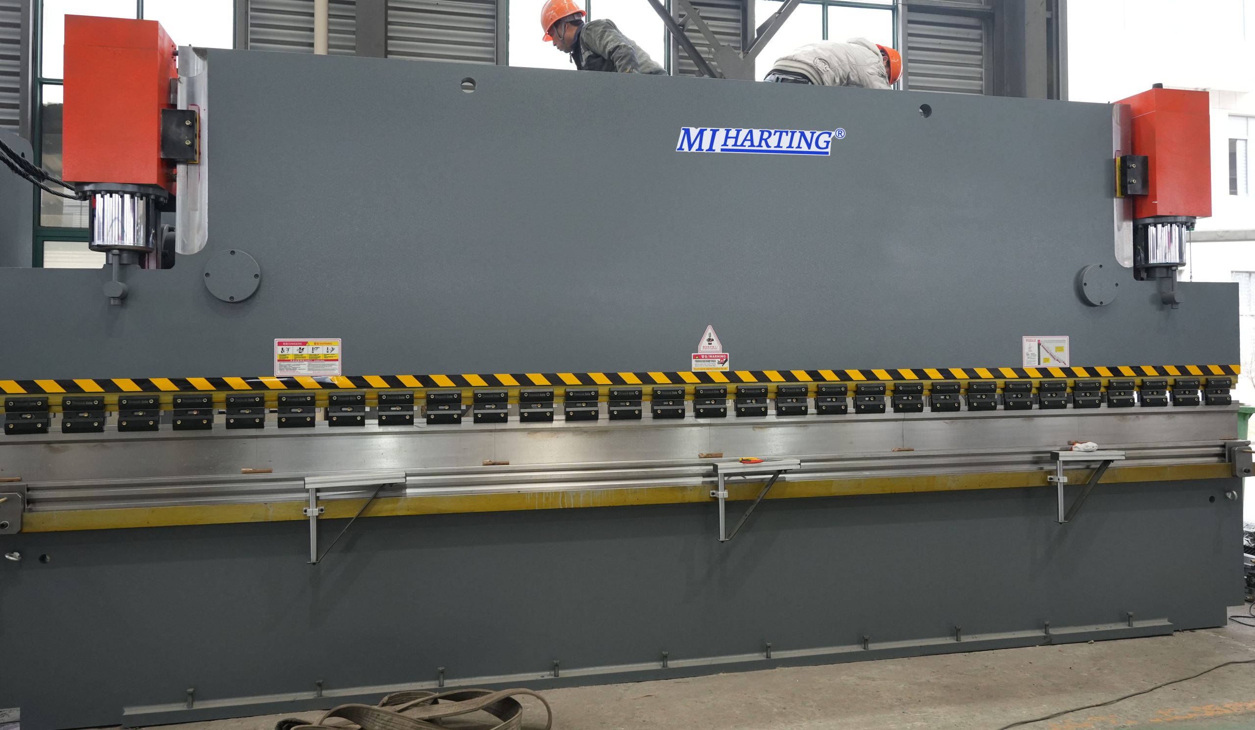 Double machine linkage bending machine hating