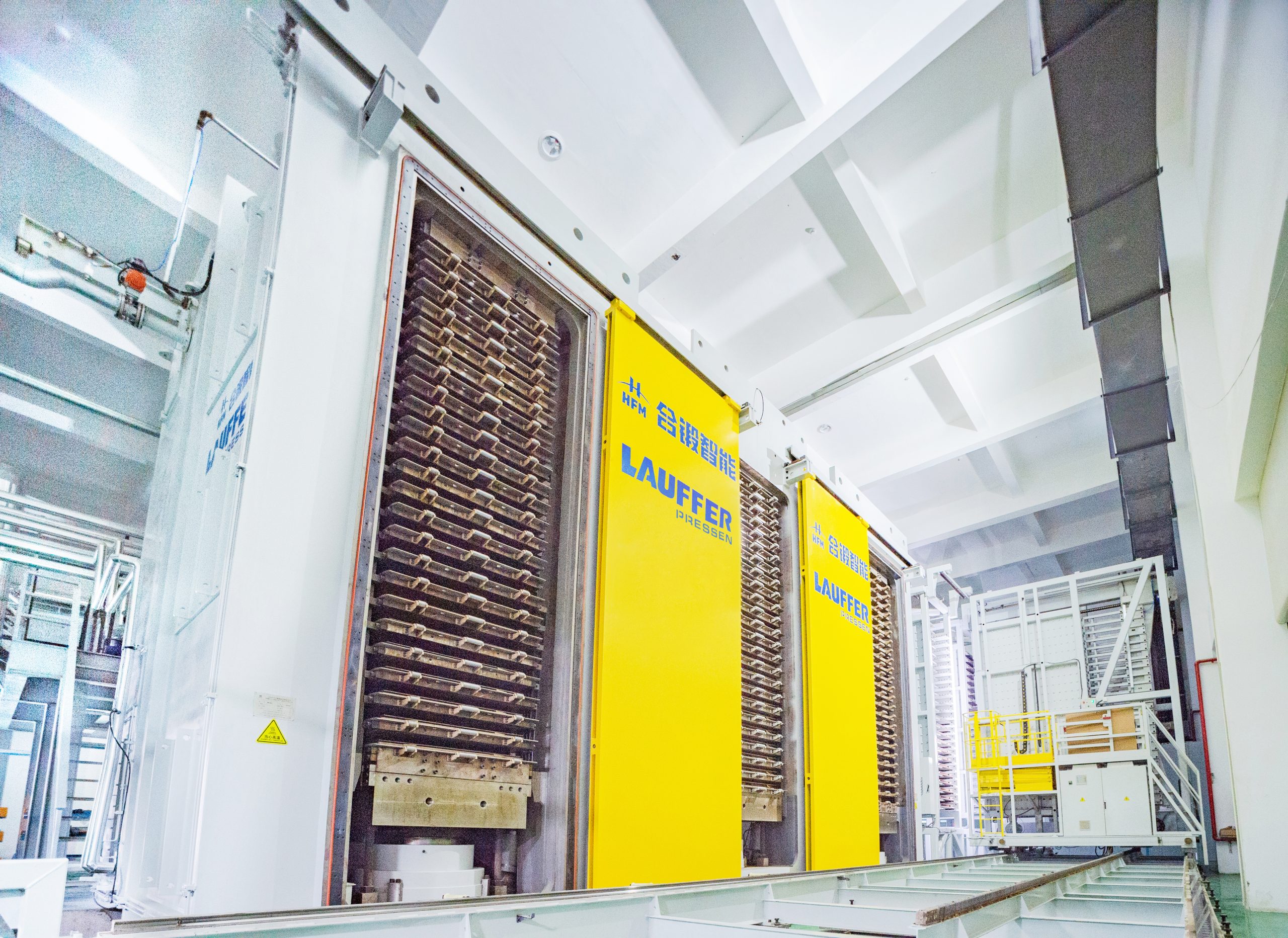 Linea di produzione automatica per presse di laminazione