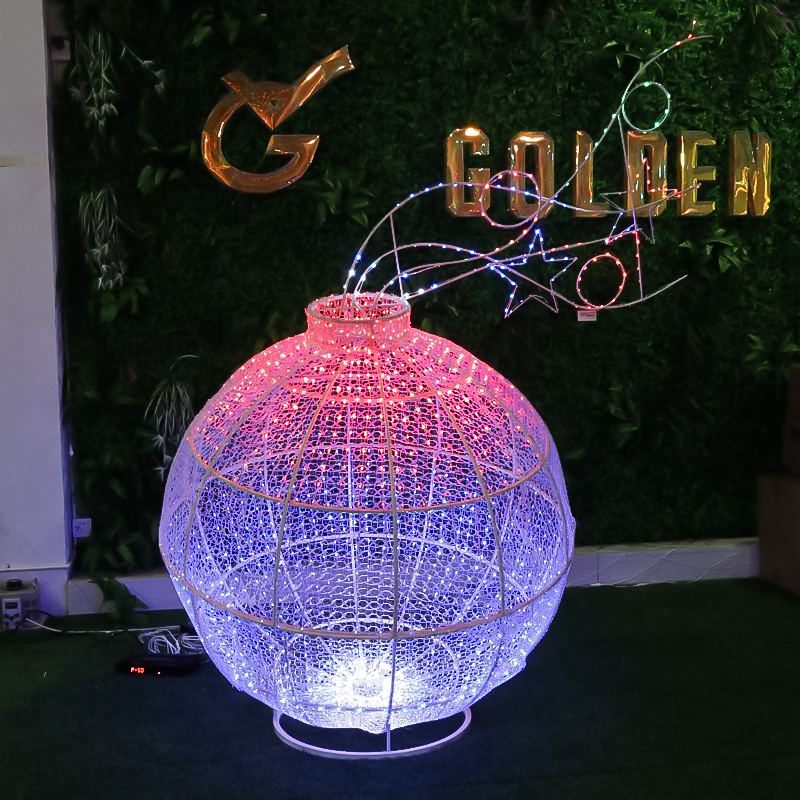 Proveedor de fábrica LED IP65 bolas gigantes iluminadas al aire libre RGB luces inteligentes con motivos de decoración navideña