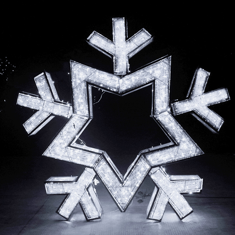  Kaltweiße kommerzielle Weihnachtsdekoration mit 3D-Schneeflockenmotiv für den Außenbereich