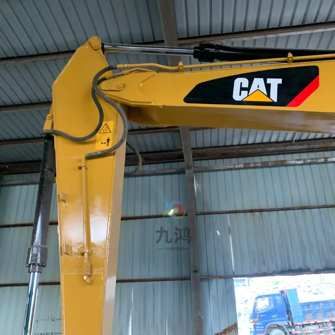 low working hours cat320d2 for sale