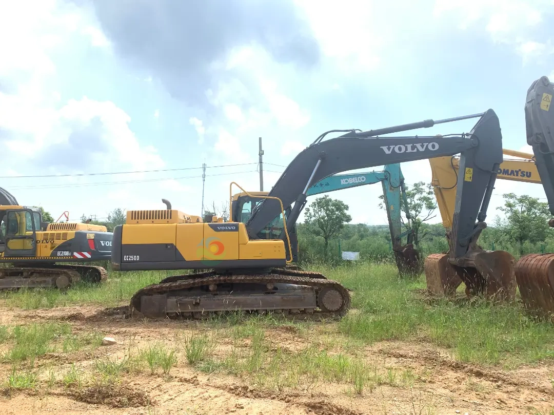 Second Hand Volvo 250D Used Excavator