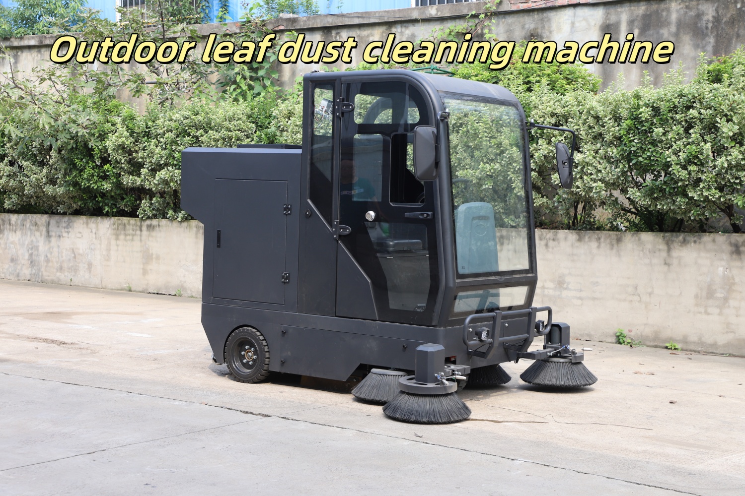 Efficient cleaning, warm and comfortable - winter outdoor dust and leaf cleaning machine, specially designed for cold weather!