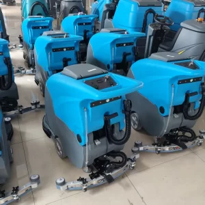 Facilitez le nettoyage des sols des entrepôts commerciaux avec KUER XS50D