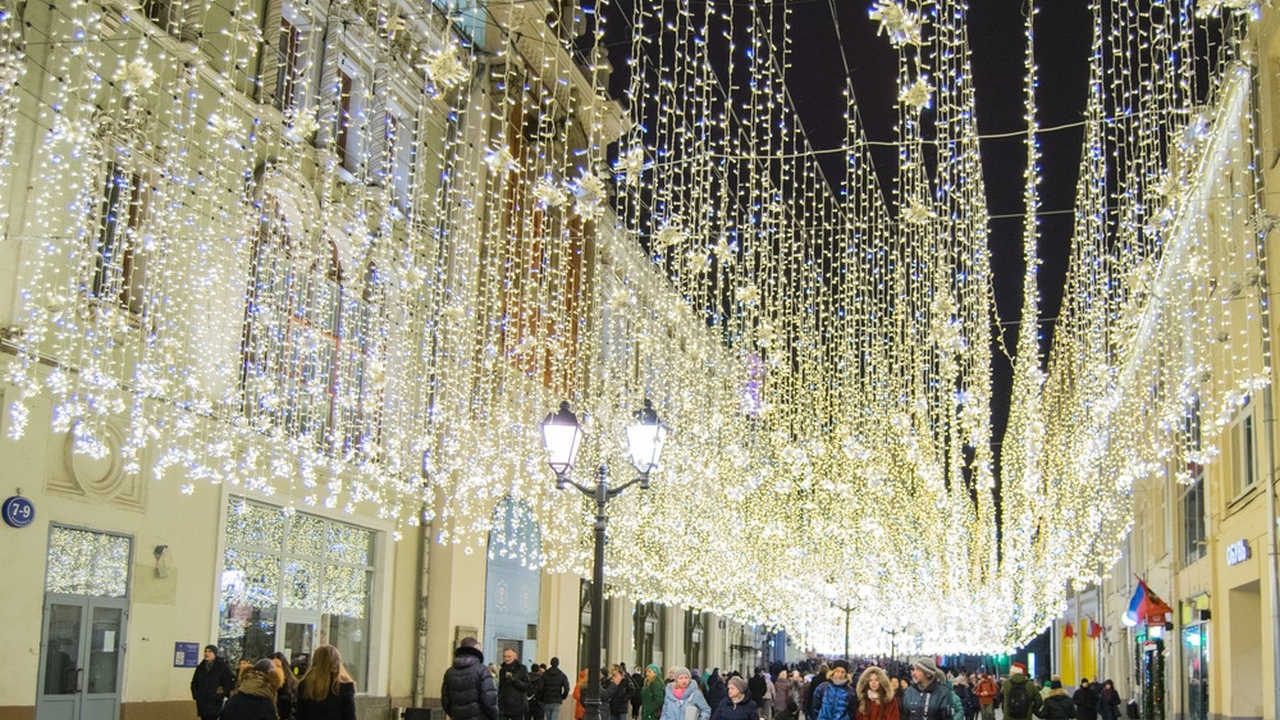 Illuminer les fêtes : un voyage à travers l'évolution des lumières de Noël et l'essor des lumières intelligentes