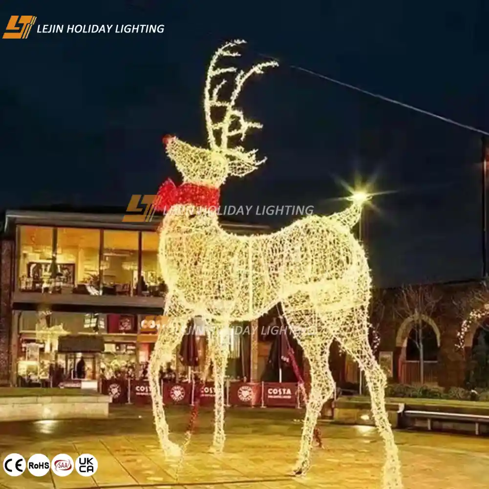 Geyik şeklindeki noel motifli ışıklar