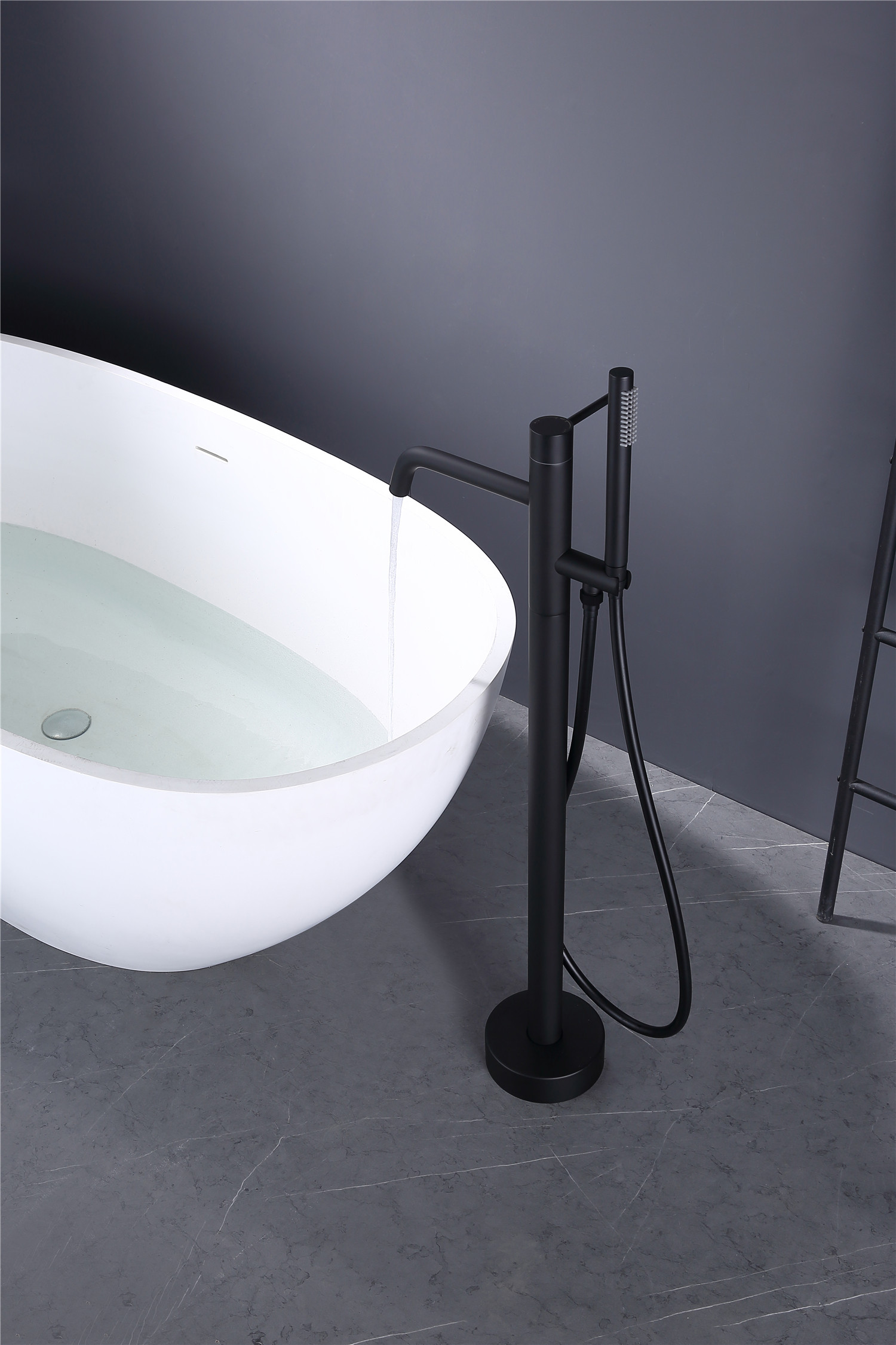 Freestanding bathtub faucet Chrome-plated brass floor-to-ceiling bathroom faucet with hand shower PY634