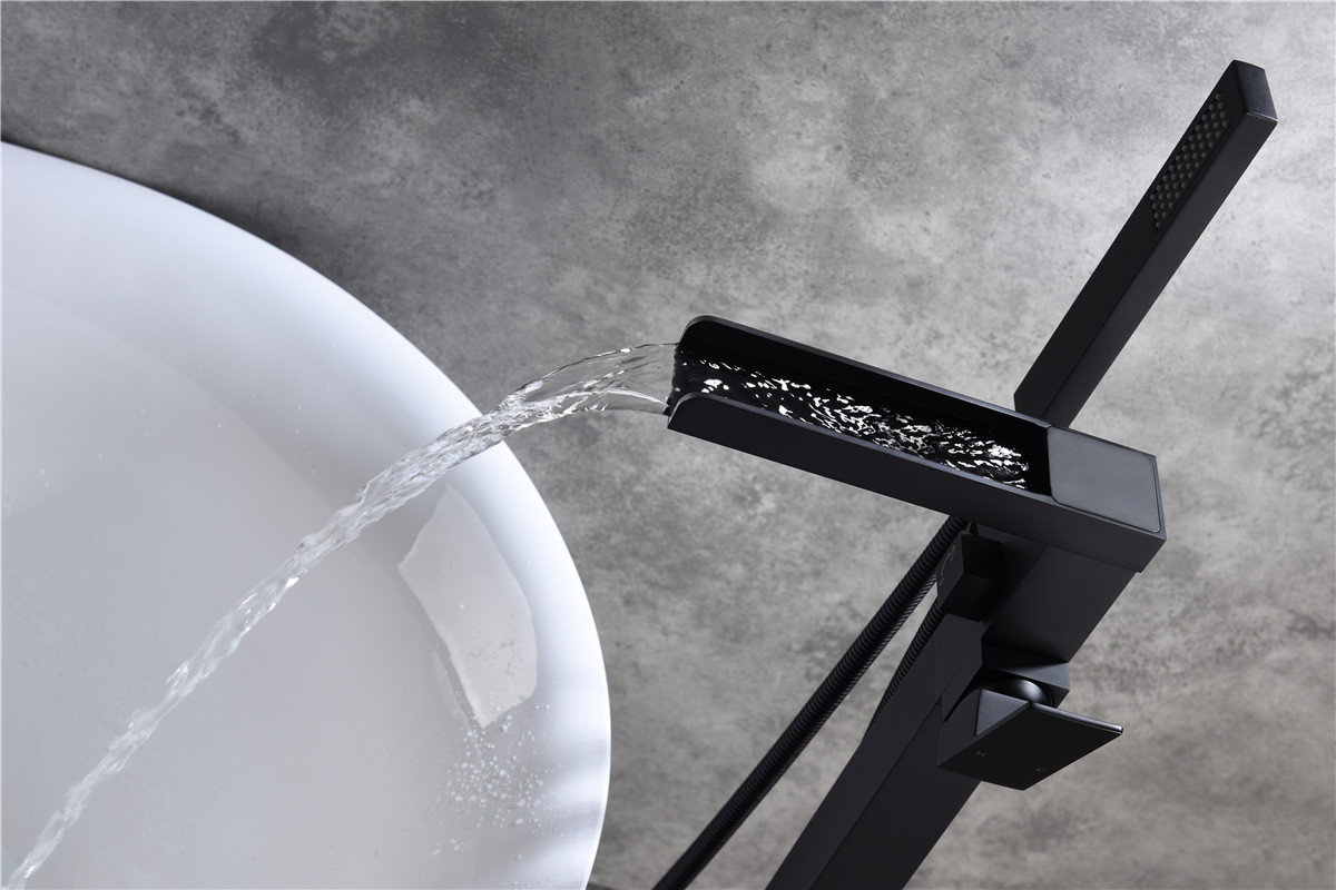Freestanding bathtub faucet Chrome-plated brass floor-to-ceiling bathroom faucet with hand shower PY704