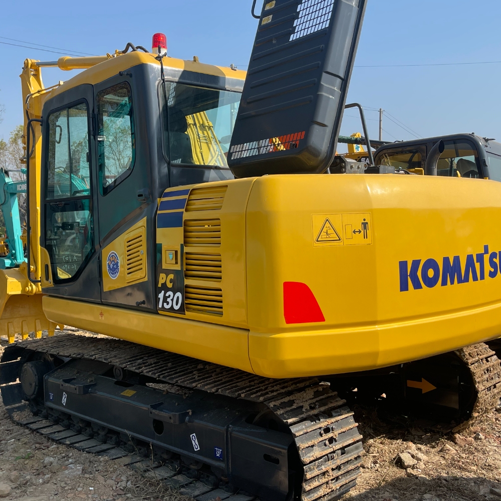 Komatsu 130-7 excavator has good performance and high hydraulic pressure