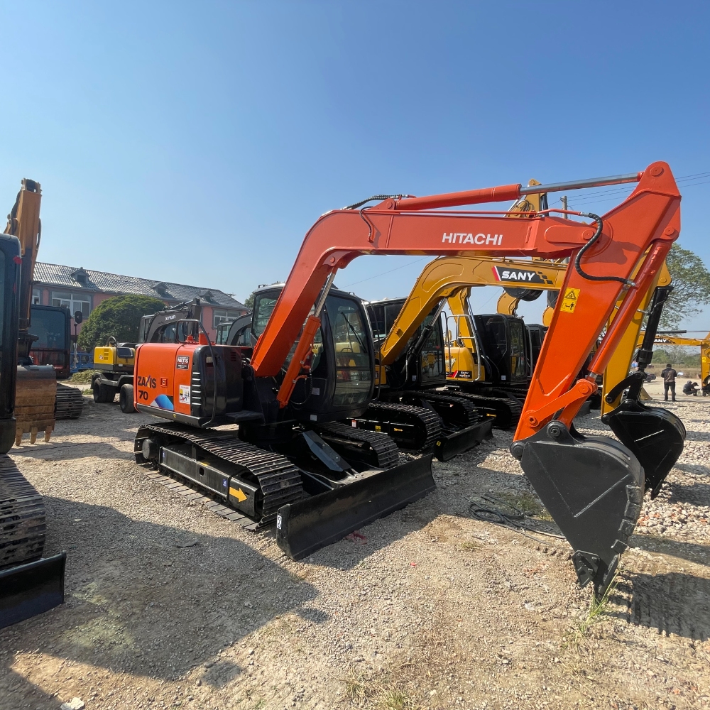 Hitachi 70 excavator has good performance and high hydraulic pressure