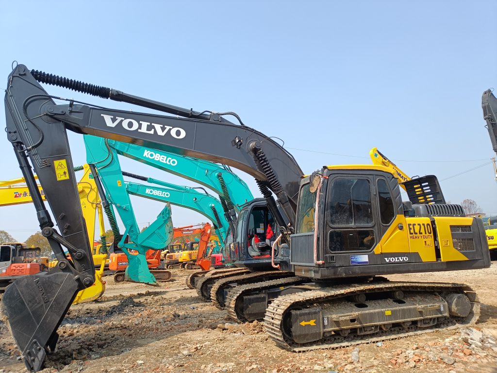 The Used Middle-size Volvo210 Excavator