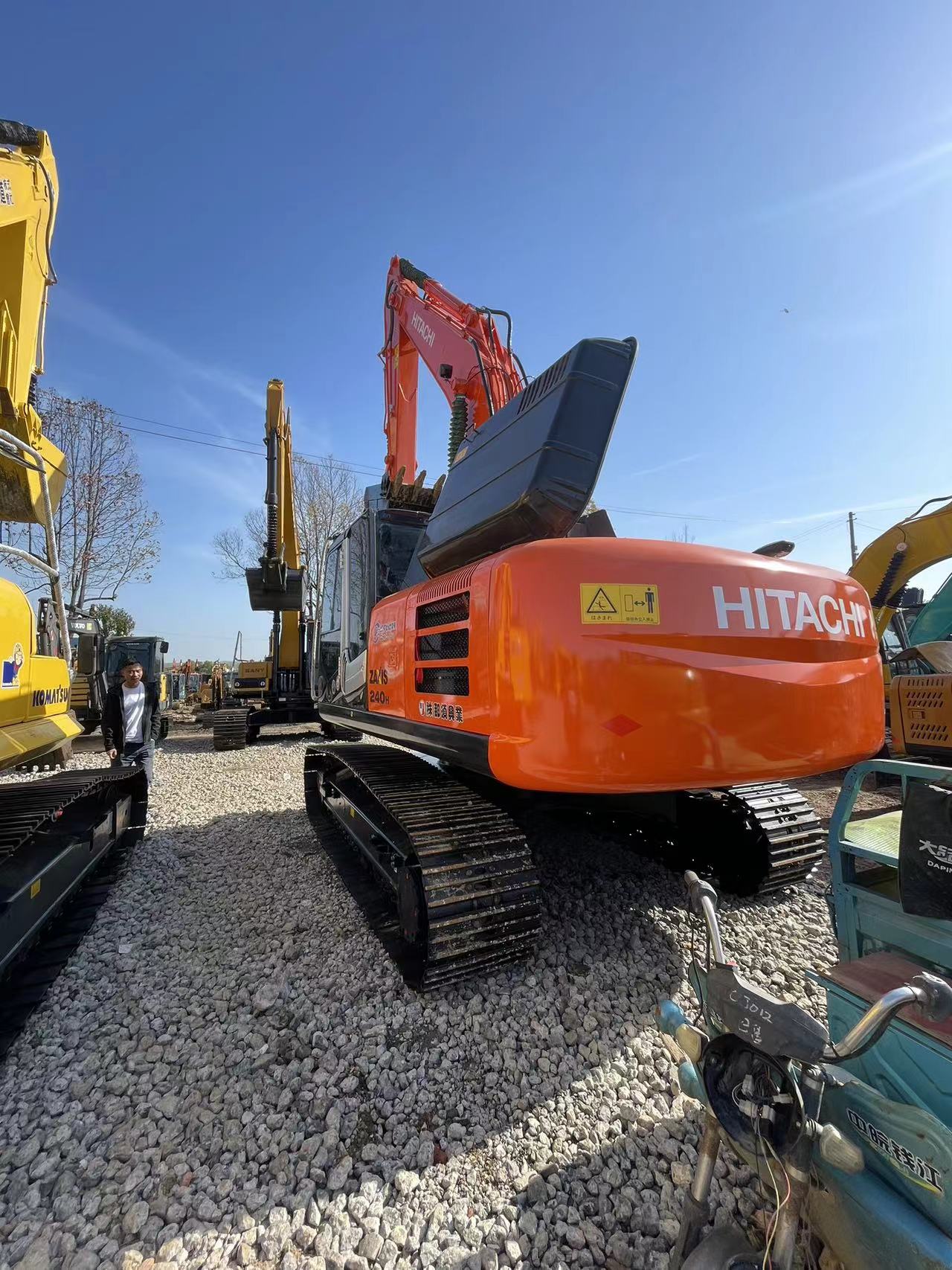 Used Hitachi ZX240 crawler excavator used machinery used excavator 132KW 24tons 1.2m3 for sale