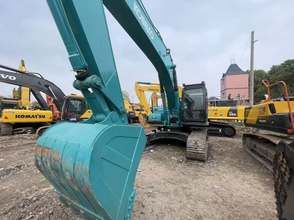 Used Kobelco SK260D crawler excavator used machinery used excavator 131KW 26tons 1.3m3 for sale