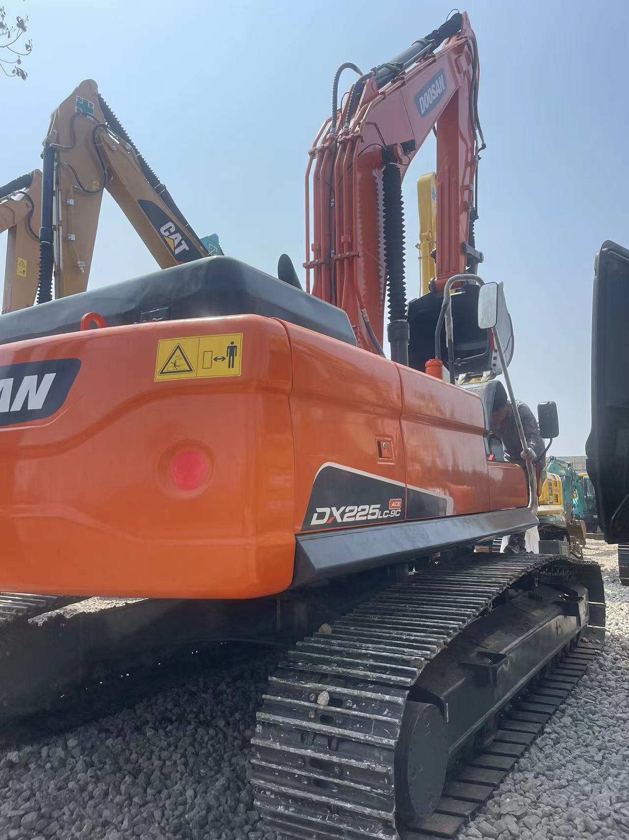 Used Doosan DX225LC-9 crawler excavator used machinery used excavator 110KW 22tons 1.28m3 for sale