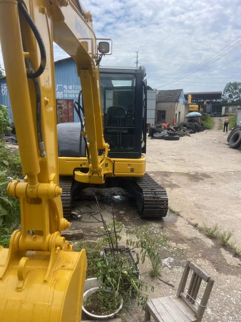 Used Komatsu PC55 crawler excavator used machinery used excavator 28.5KW 5tons 0.22m3 for sale