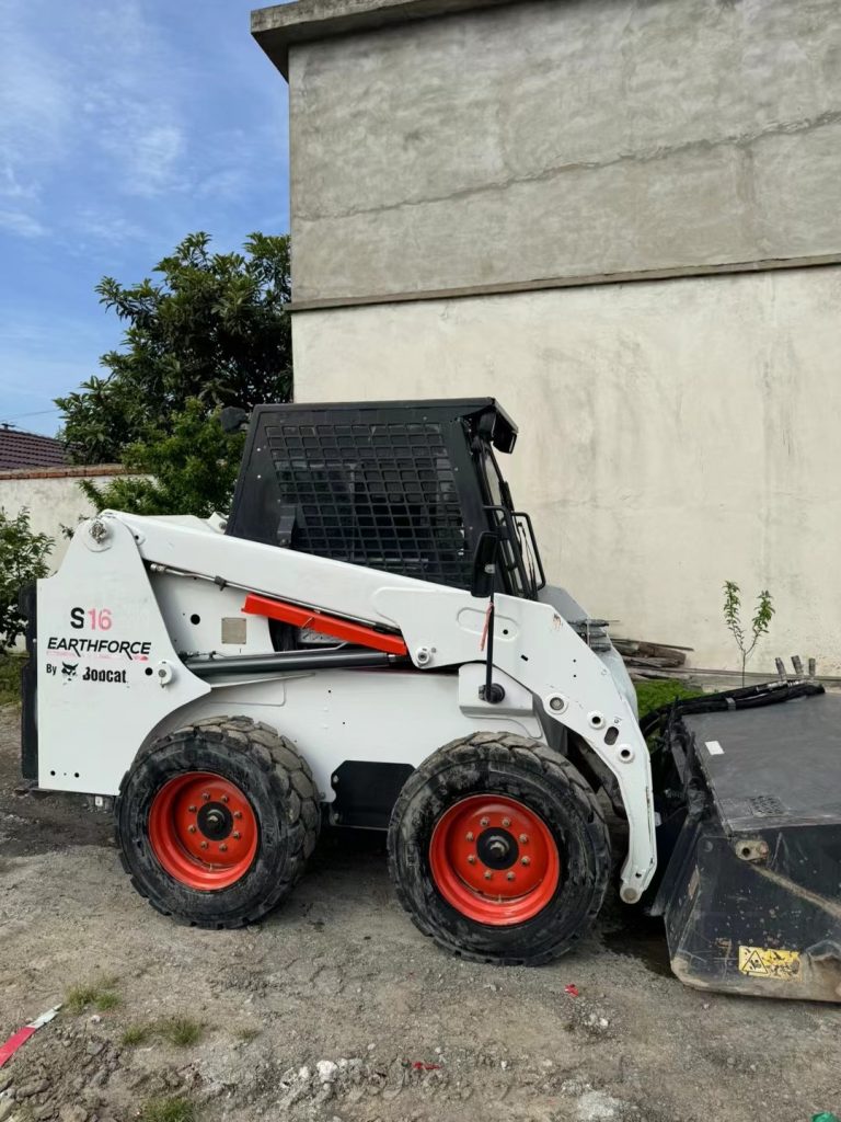 Used Bobcat S16 skid steer loader Used skid steer loader use machinery 36KW 2.3tons for sale