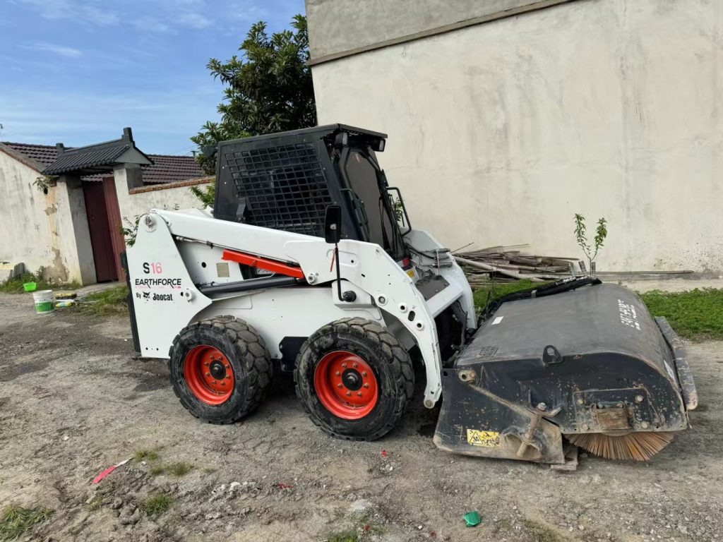 Used Bobcat S16 skid steer loader Used skid steer loader use machinery 36KW 2.3tons for sale