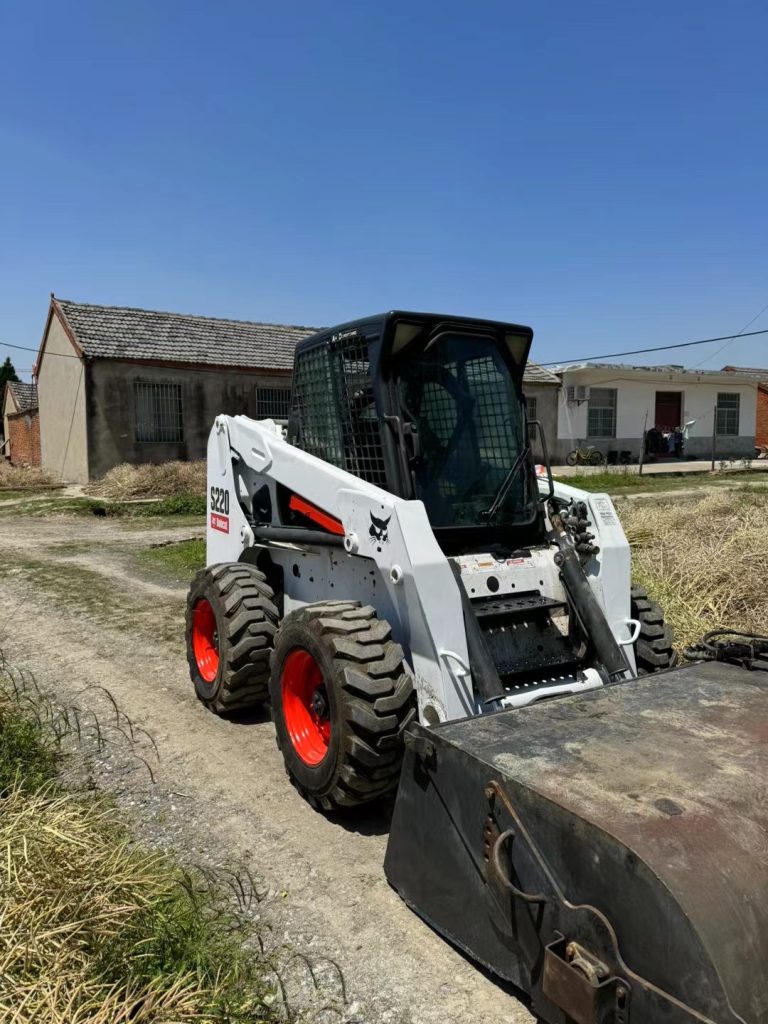 Used Bobcat S220 skid steer loader Used skid steer loader use machinery 55KW 3.5tons for sale