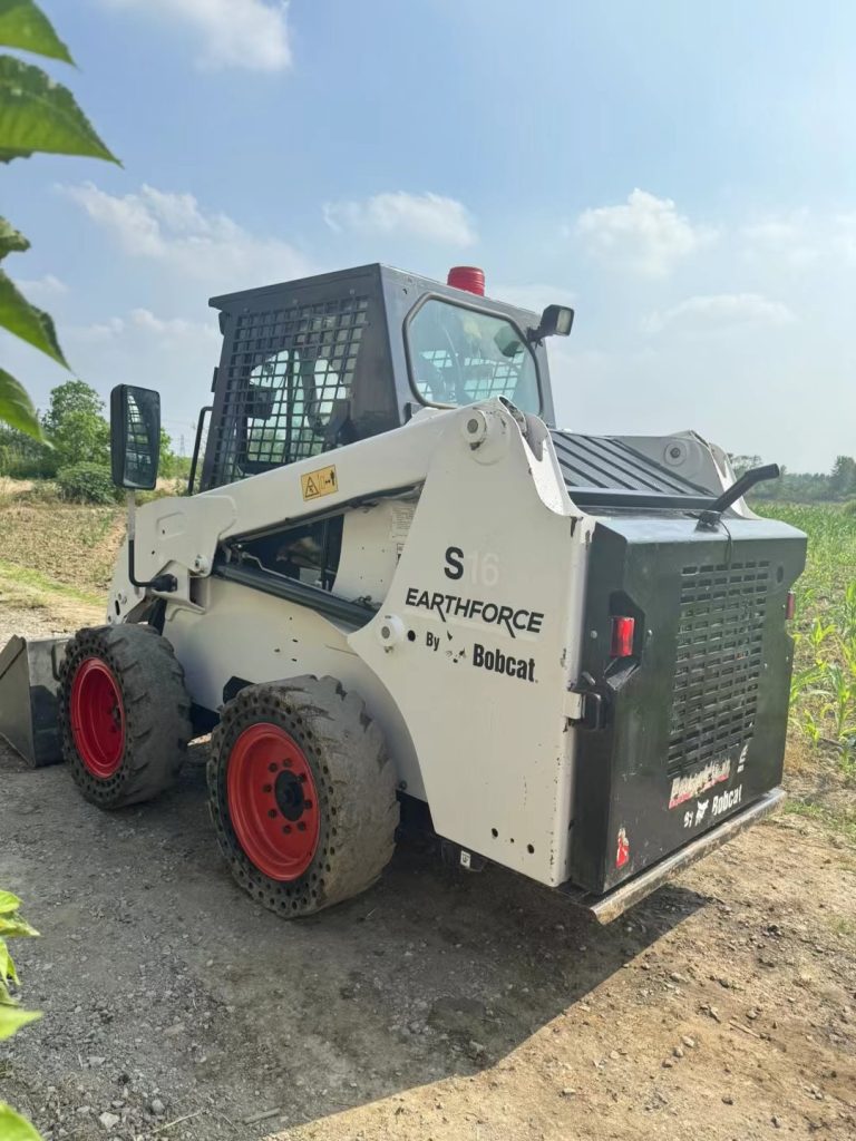 Used Bobcat S16 skid steer loader Used skid steer loader use machinery 36KW 2.3tons for sale