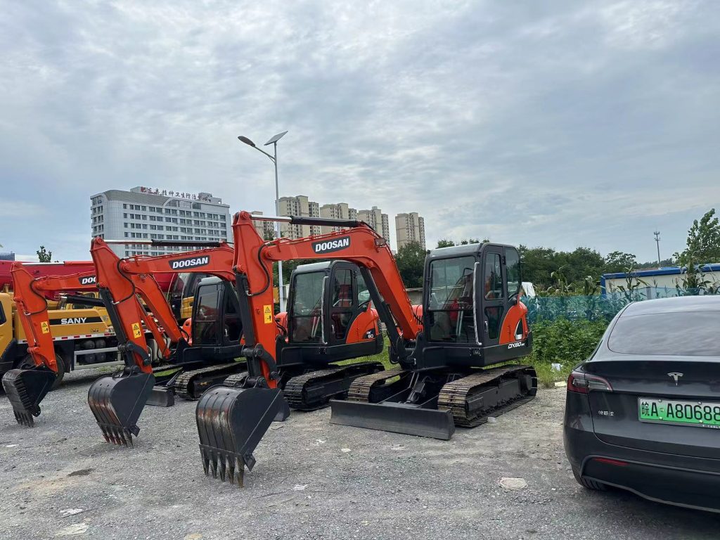 Used Doosan DX60-9C excavator use machinery used excavator 36KW 6tons for sale