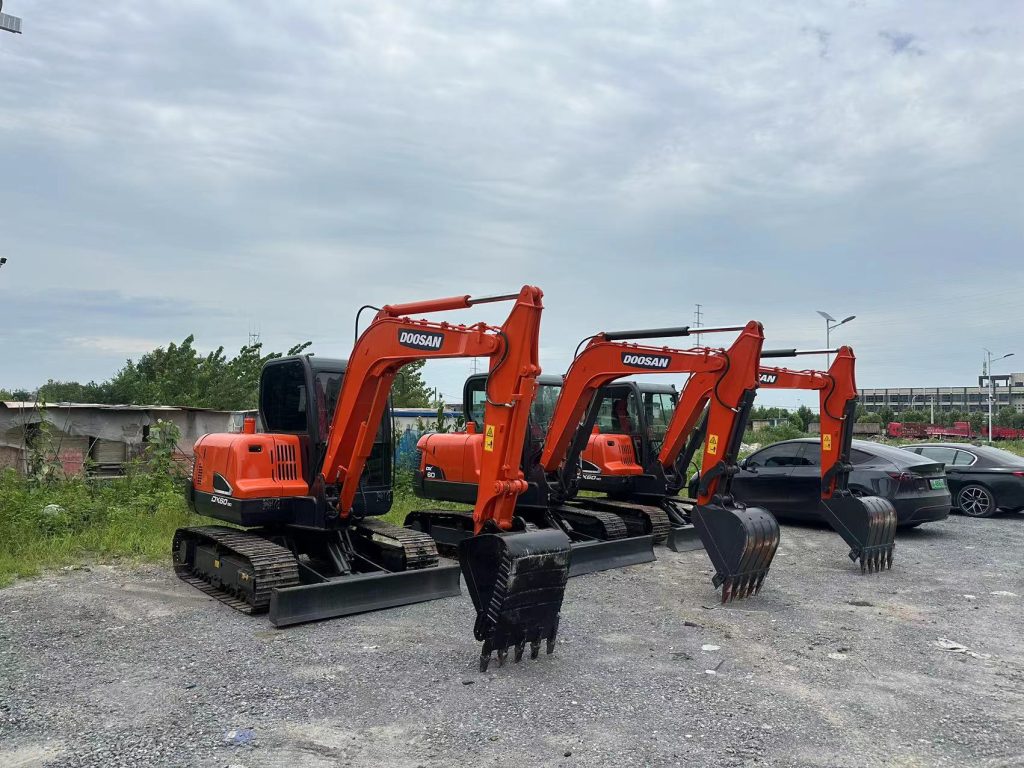 Used Doosan DX60-9C excavator use machinery used excavator 36KW 6tons for sale