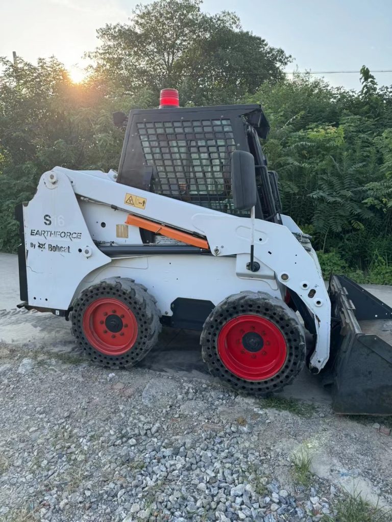 Used Bobcat S16 skid steer loader  Used skid steer loader use machinery 36KW 2.3tons for sale