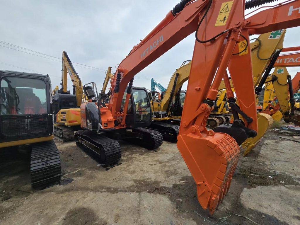 Used Hitachi 135US excavator use machinery 73KW 13tons for sale