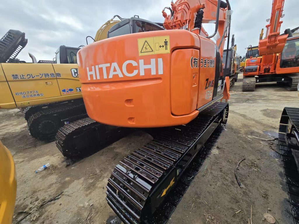 Used Hitachi 135US excavator use machinery 73KW 13tons for sale