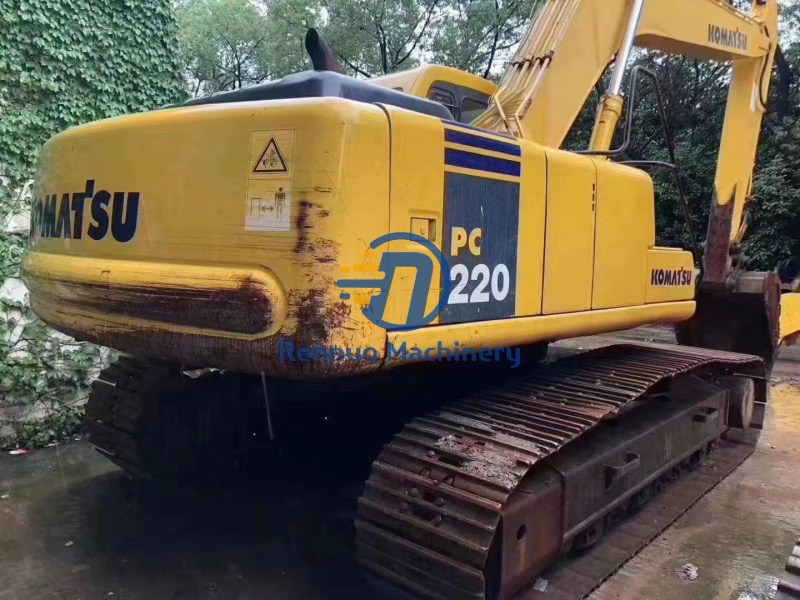 Used Komatsu PC220-6 Excavator