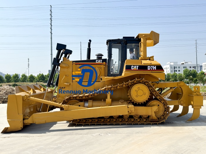 جرافة CAT D7H مستعملة رخيصة للبيع