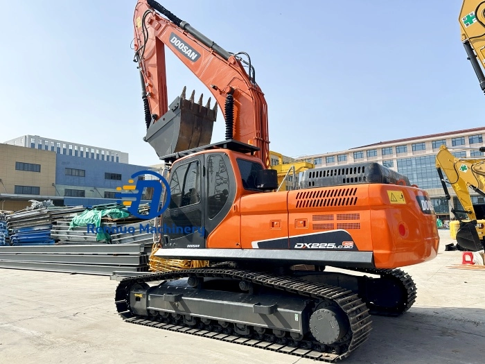 Excavatrice d'occasion à haut rendement Doosan DX225