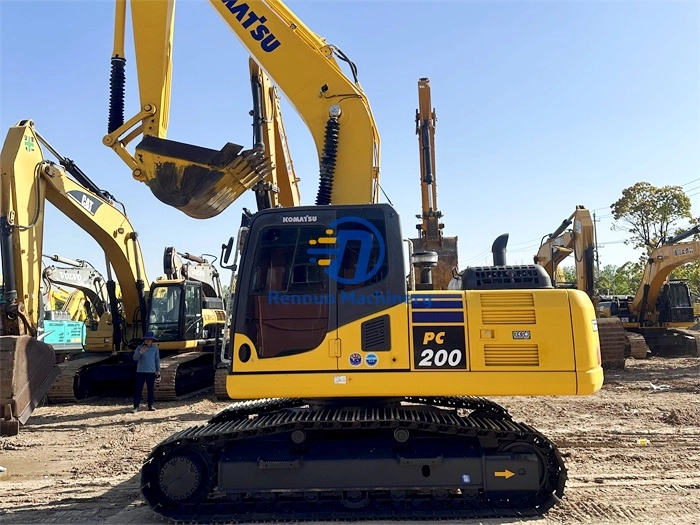 Escavadeira Komatsu PC200-7 usada no Japão para construção