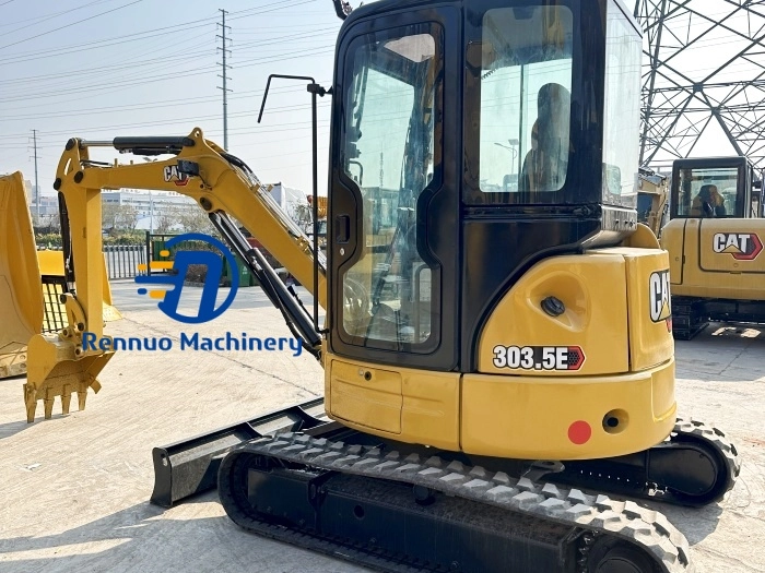 Оригинальный б/у мини-экскаватор CAT 303.5 на продажу