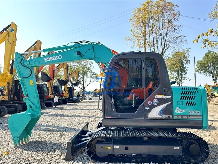 Miniexcavadora Kobelco SK75-8 usada en Japón