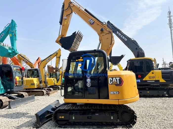 حفارة كاتربيلر CAT307E2 مستعملة للبيع