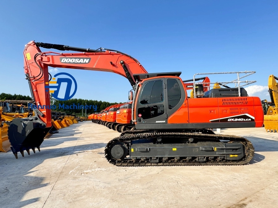Escavadeira Doosan DX340 usada à venda