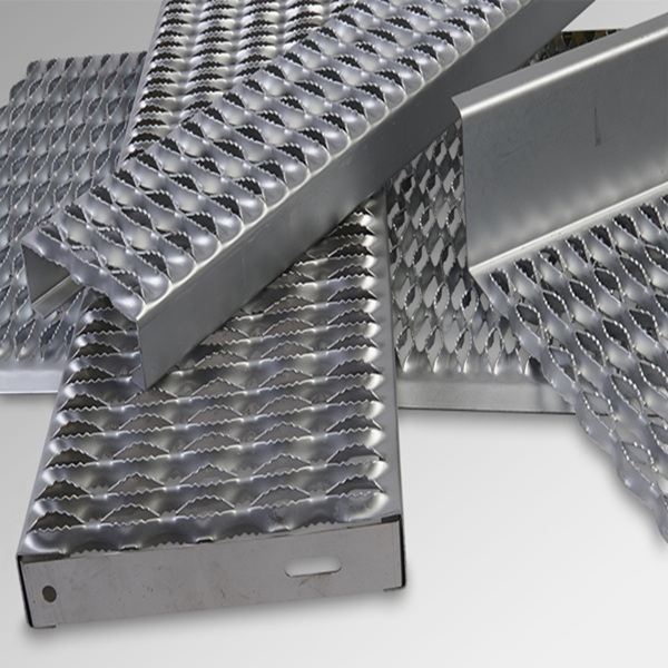 Varnostna aluminijasta rešetka z nazobčanim oprijemom