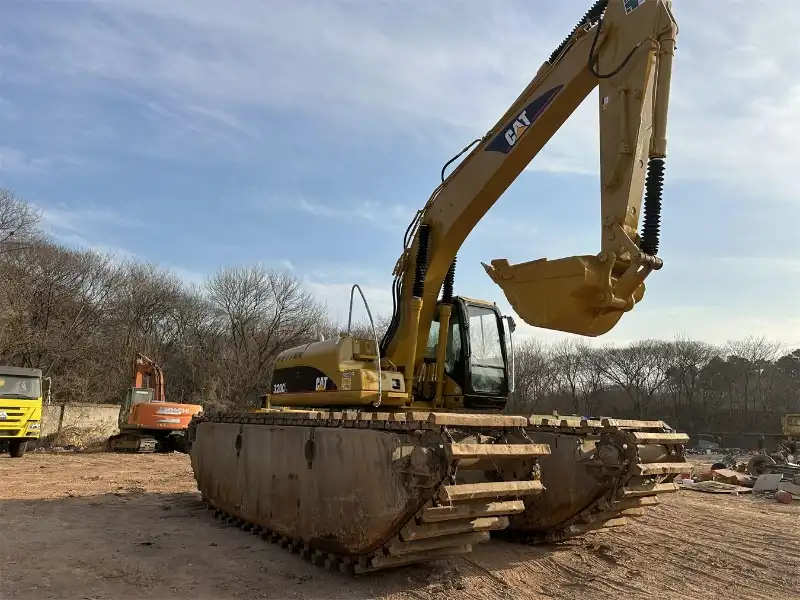 Caterpillar 320 Floating Excavator