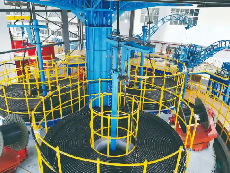 máquinas de colocação de cabos verticais para fabricação de cabos em alto mar