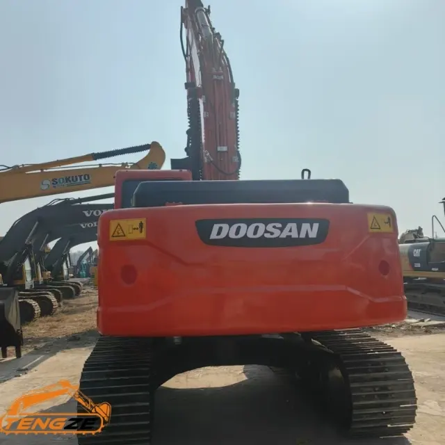 Used Doosan DX225 excavator 4 Used Doosan DX225 excavator