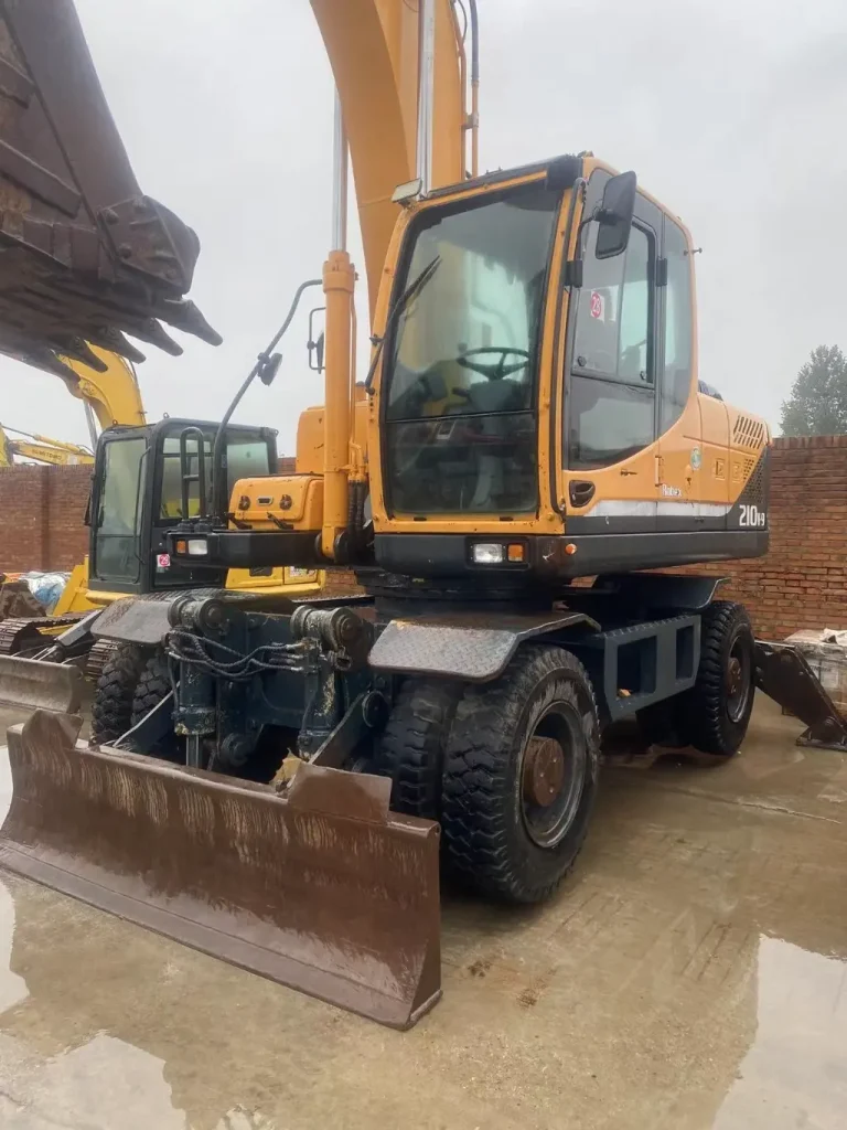 Used Hyundai 210w-9 Wheel Excavator 4 Used Hyundai 210w-9 Wheel Excavator
