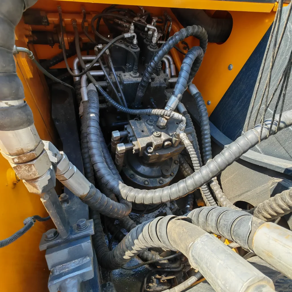 Used 22 Ton Hyundai 220-9s Excavator 7 Used 22 Ton Hyundai 220-9s Excavator