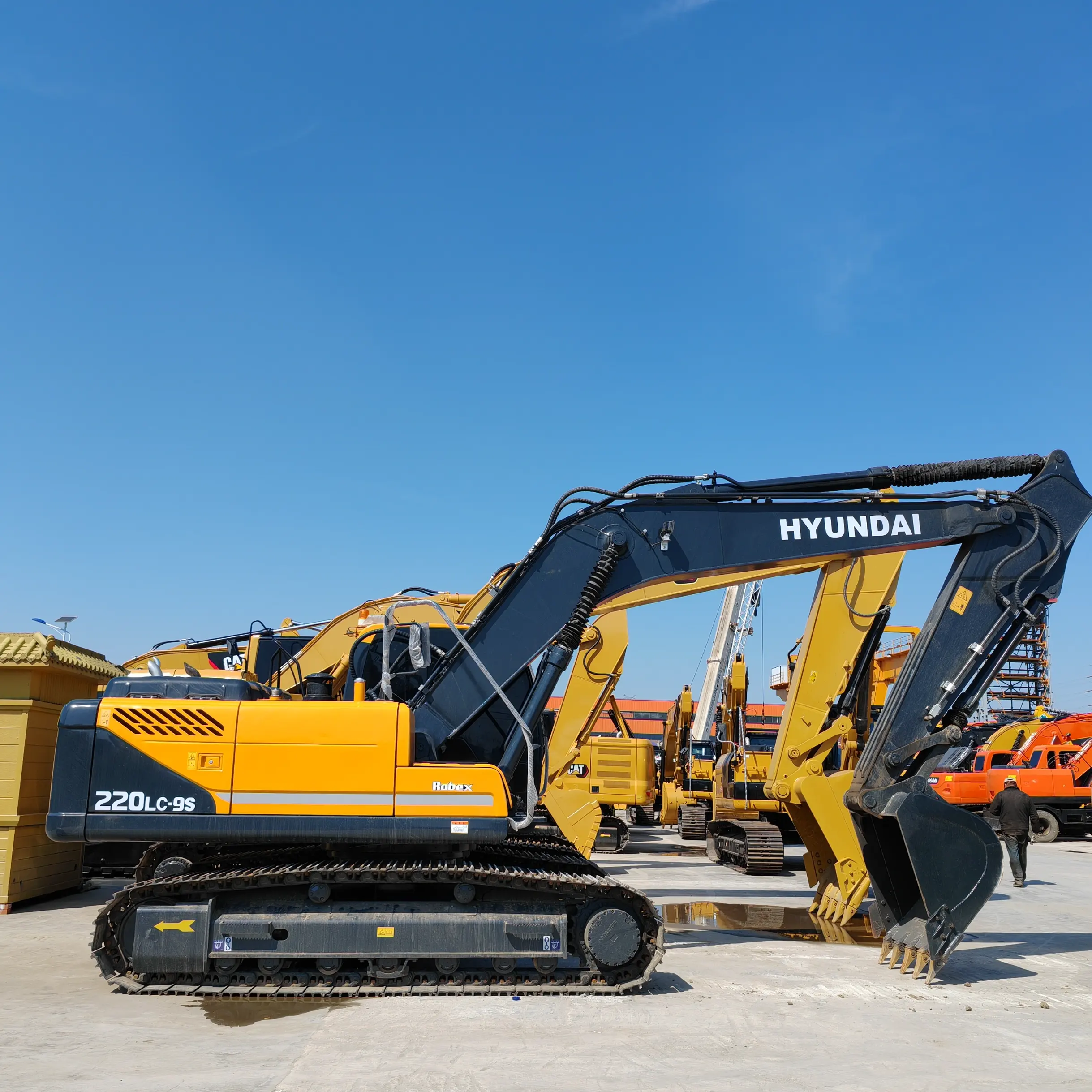 Used 22 Ton Hyundai 220-9s Excavator