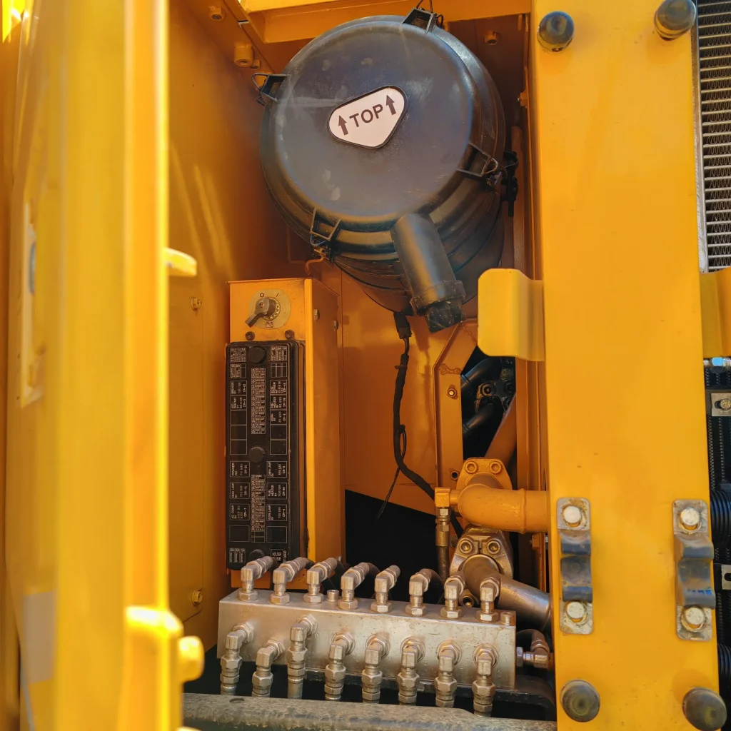 Used 22 Ton Hyundai 220-9s Excavator 8 Used 22 Ton Hyundai 220-9s Excavator